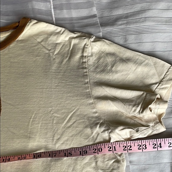 ✨5 for $20✨ Men's Gap Beige Graphic T-Shirt - Picture 2 of 5